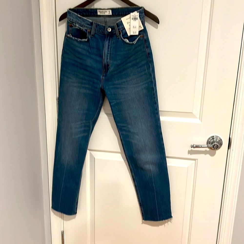 Abercrombie & Fitch Ultra High Rise Ankle Straight Jean Size 28L